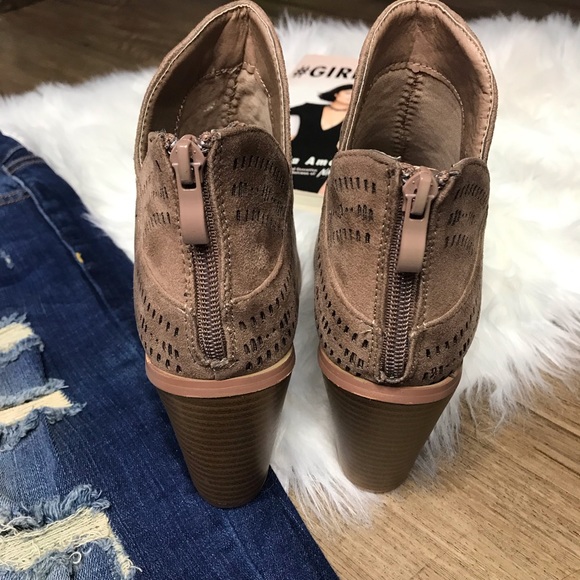 LAST PAIR Size 10❗️Taupe Peep Toe ankle boots Heel - Picture 7 of 7